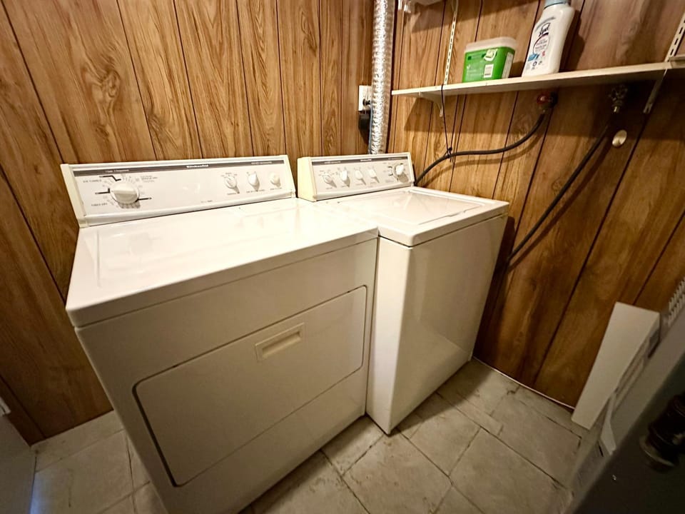 2 Beds Garden Suite with private bathroom near YVR Airport Bed and Breakfast in Richmond