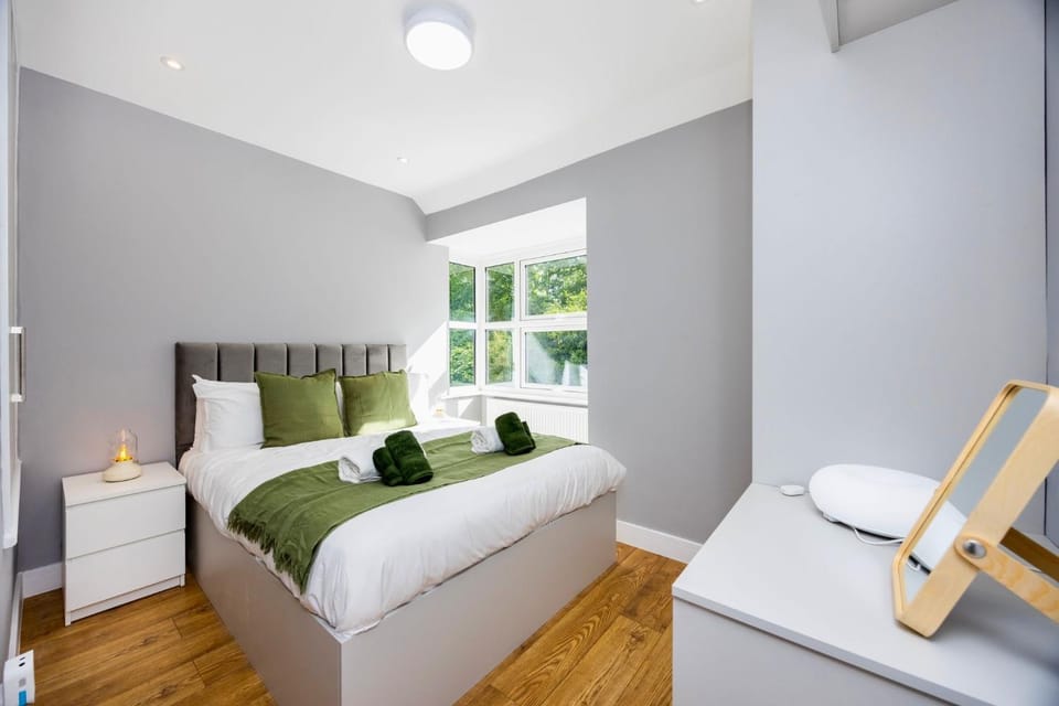 Ai Stays Henchman Suites Apartment in London Borough of Ealing