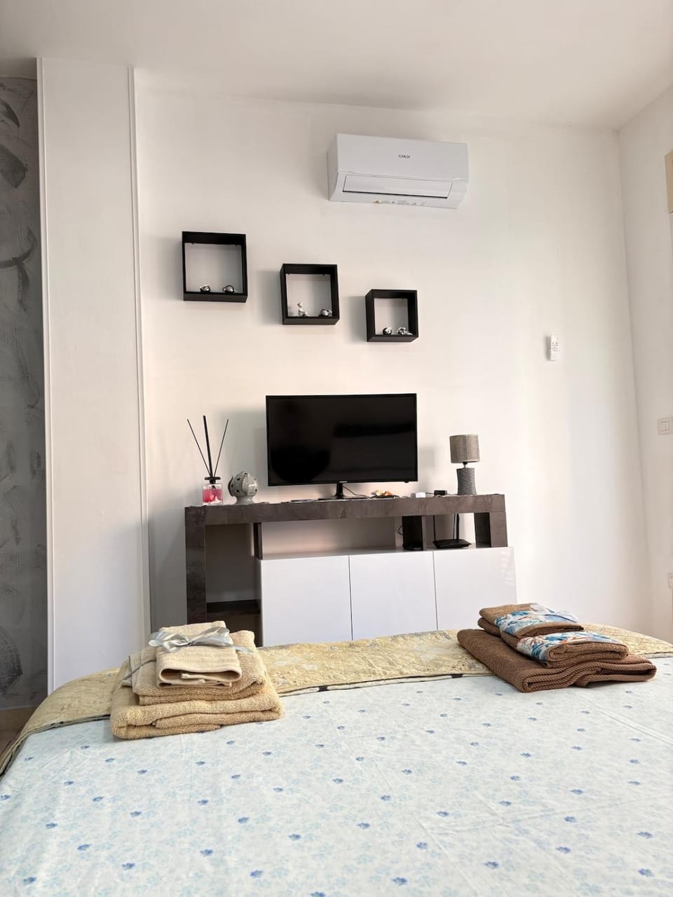TV and multimedia, Photo of the whole room, Evening entertainment, air conditioner