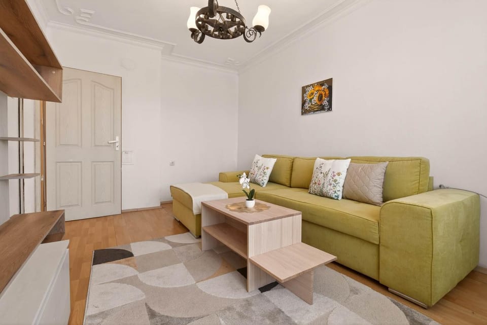 Seating area, Dining area, air conditioner