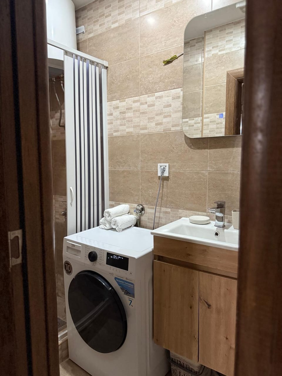 Bathroom, towels, washing machine