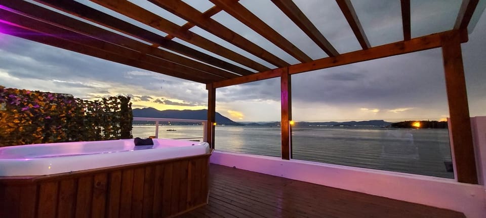 Casa beira mar com Praia Privativa House in Florianopolis