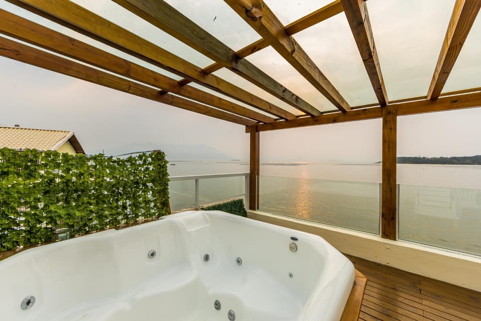 Casa beira mar com Praia Privativa House in Florianopolis