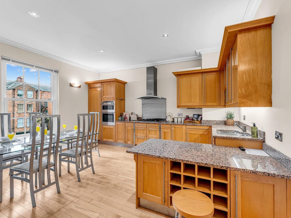 Luxury 3 Bed Apartment, Gated Parking, City Centre Hotel in Nottingham