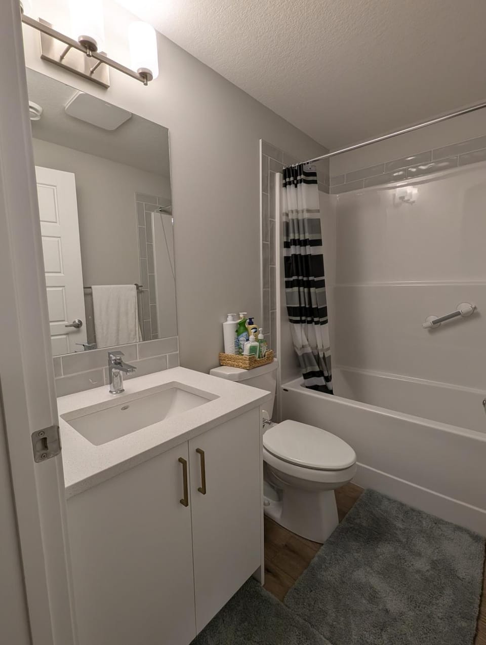 Brand New Cozy Suite - SW Calgary Apartment in Calgary