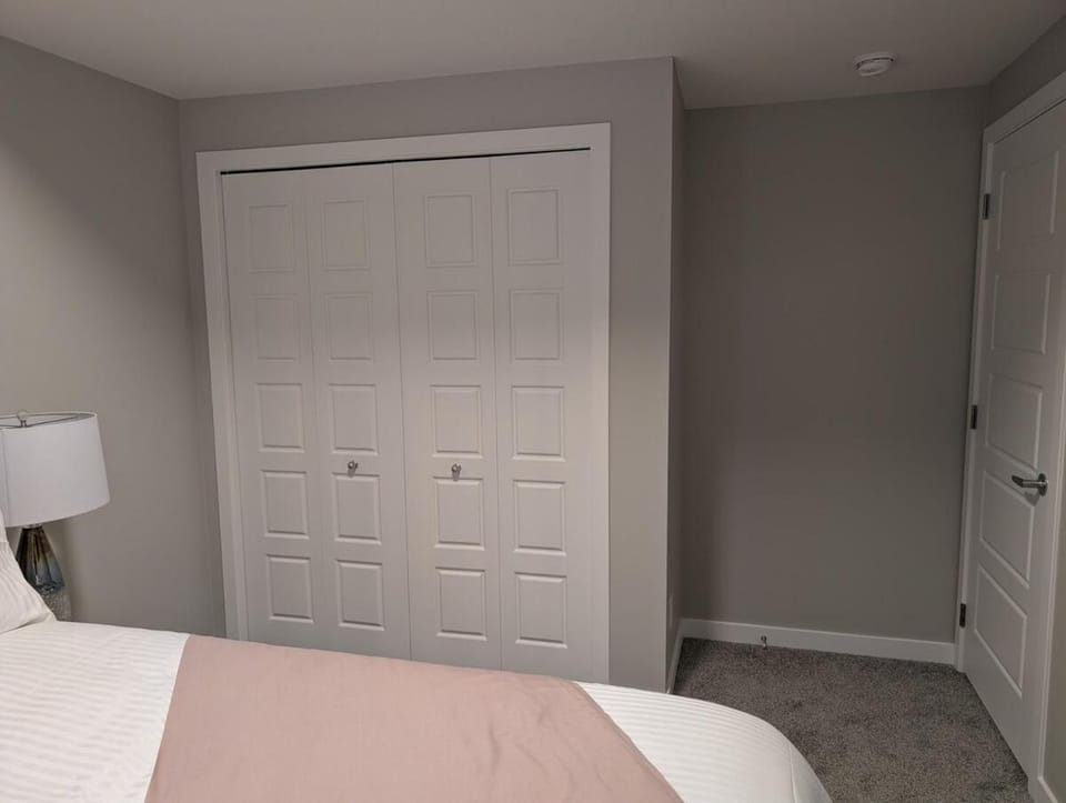 Brand New Cozy Suite - SW Calgary Apartment in Calgary