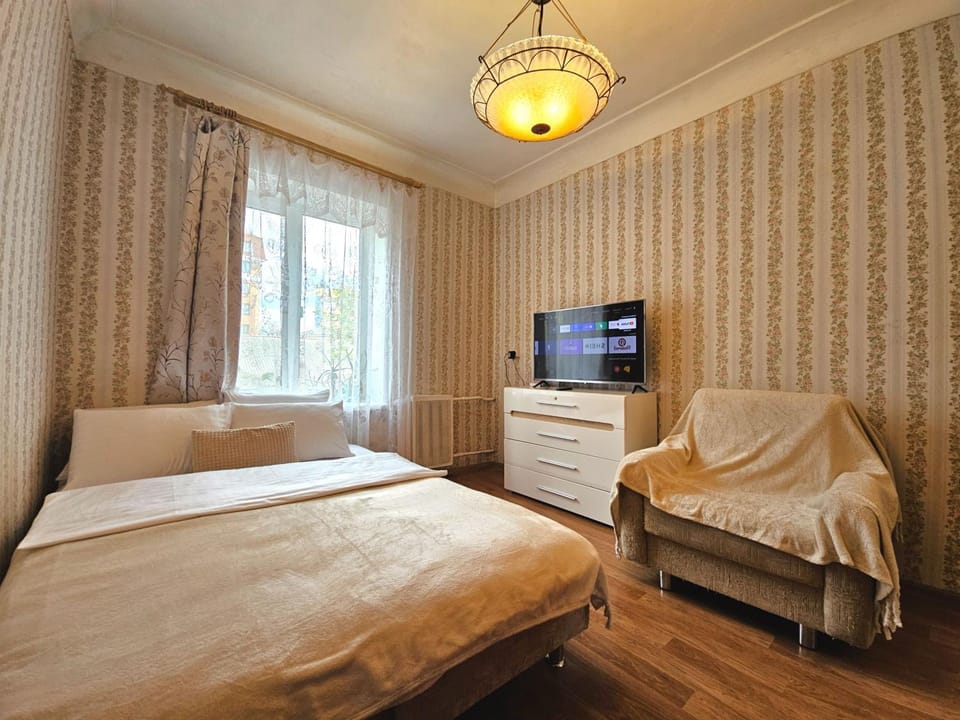 Communal lounge/ TV room, Bed, TV and multimedia, Photo of the whole room, Evening entertainment, Bedroom