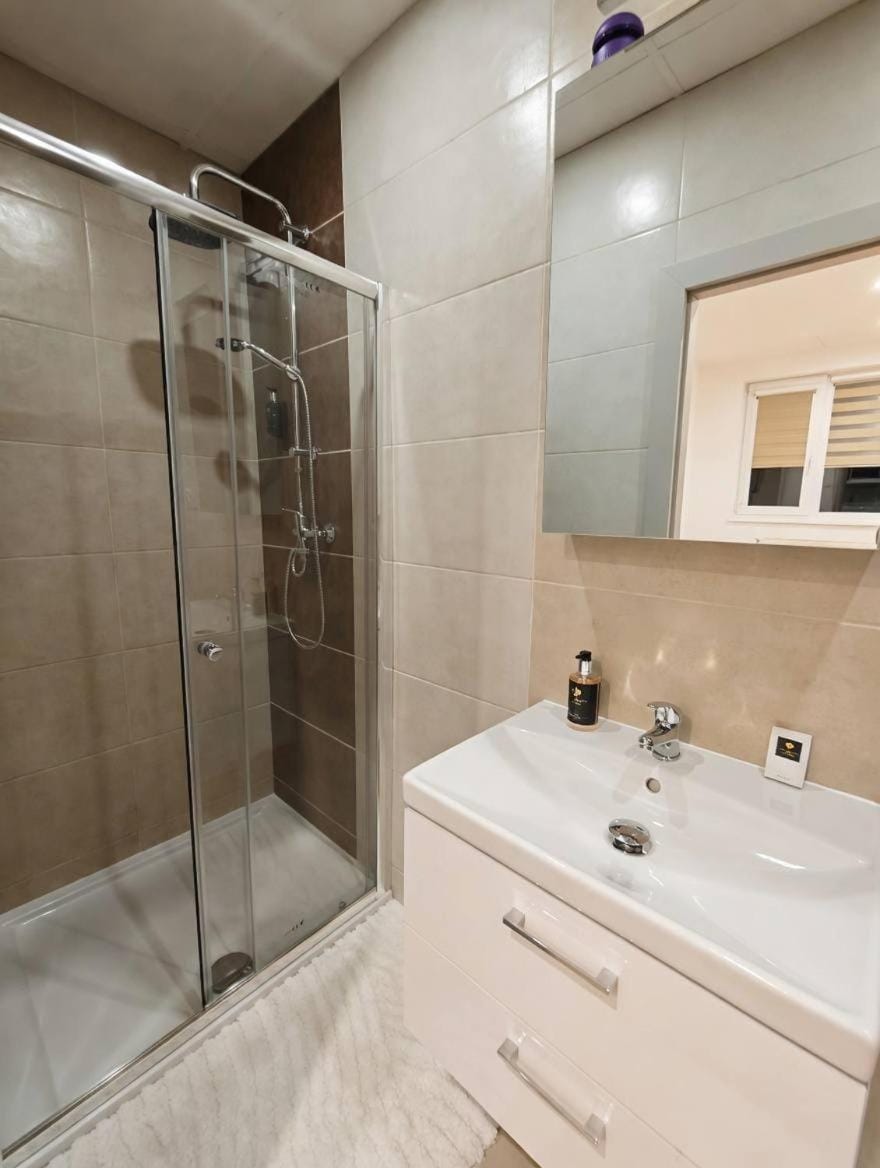 Axiom Suites - Astra 2 Apartment in Slovakia