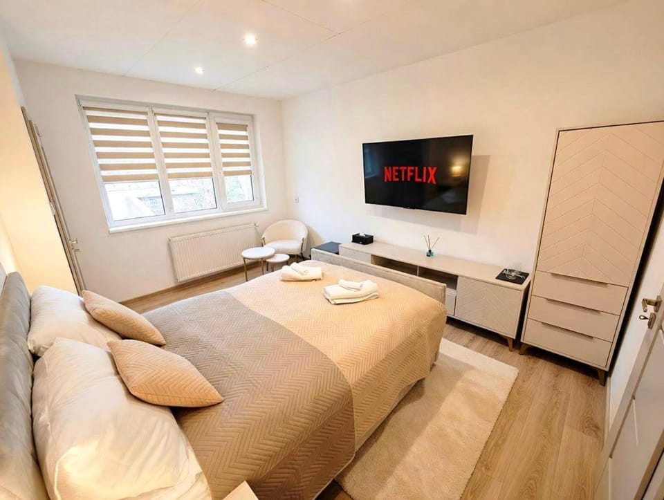Axiom Suites - Astra 2 Apartment in Slovakia