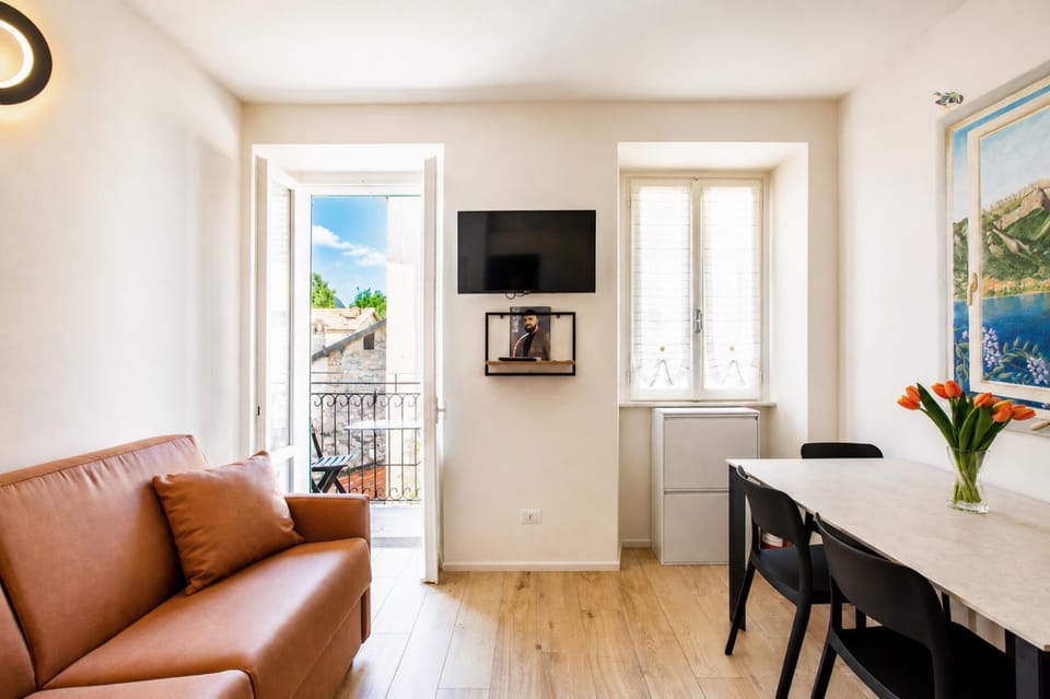TV and multimedia, Living room, Dining area