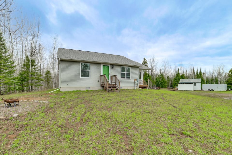Wildlife Viewing & Trails! 155-Acre UP Retreat House in Michigan