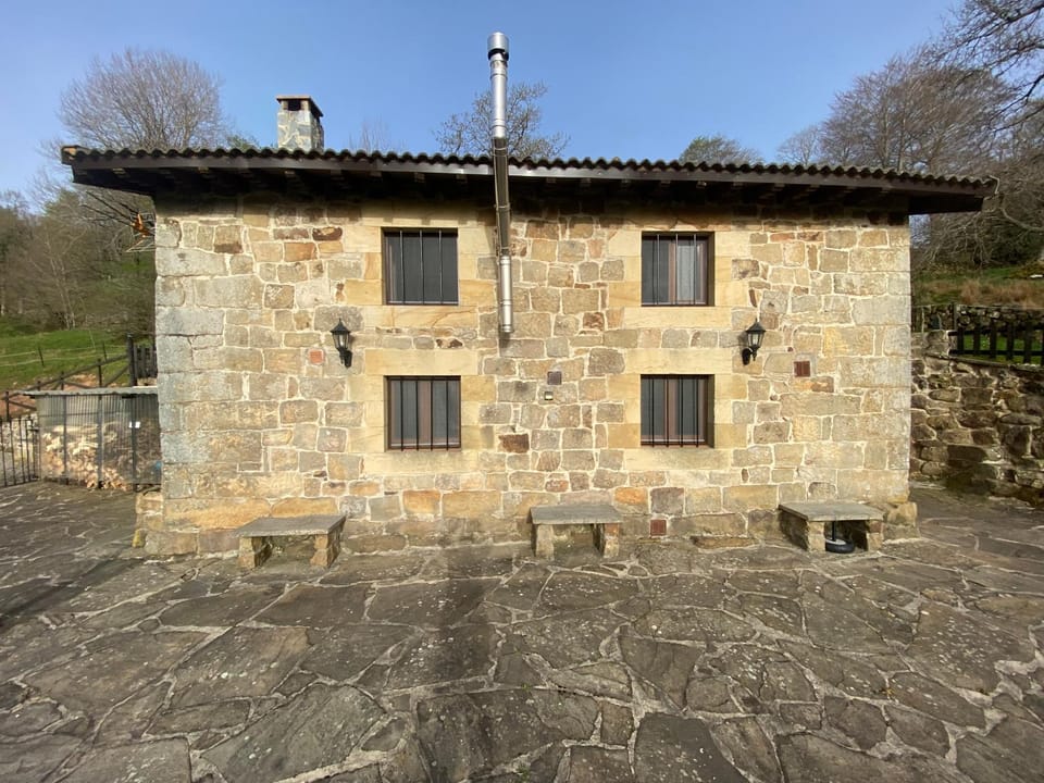 Cabaña El Mirador House in Cantabria