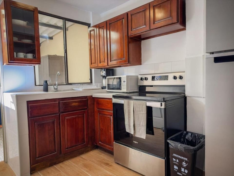Spacious house in Santa Elena near USA embassy! House in San Salvador