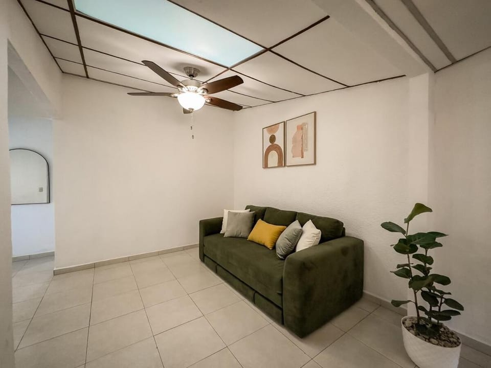 Spacious house in Santa Elena near USA embassy! House in San Salvador