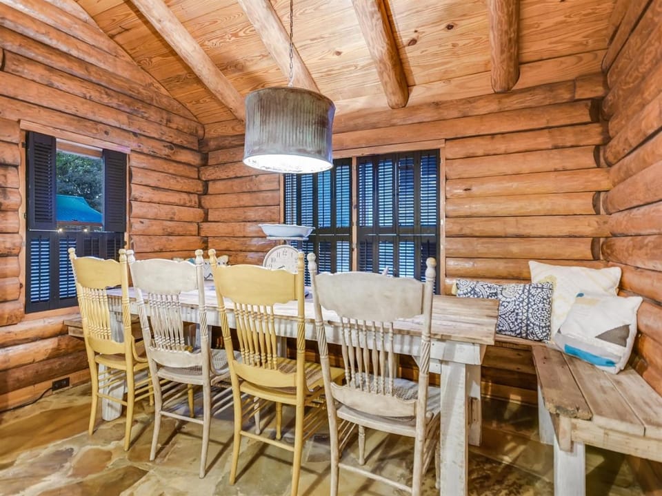 Seating area, Dining area