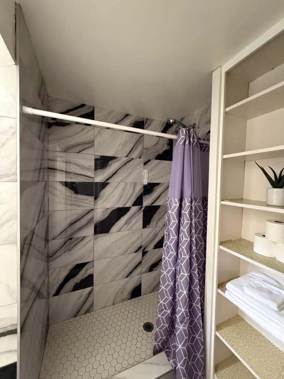 PRIVATE 1Bed1Bath Studio Frog Hollow Historic East Point Apartment in East Point
