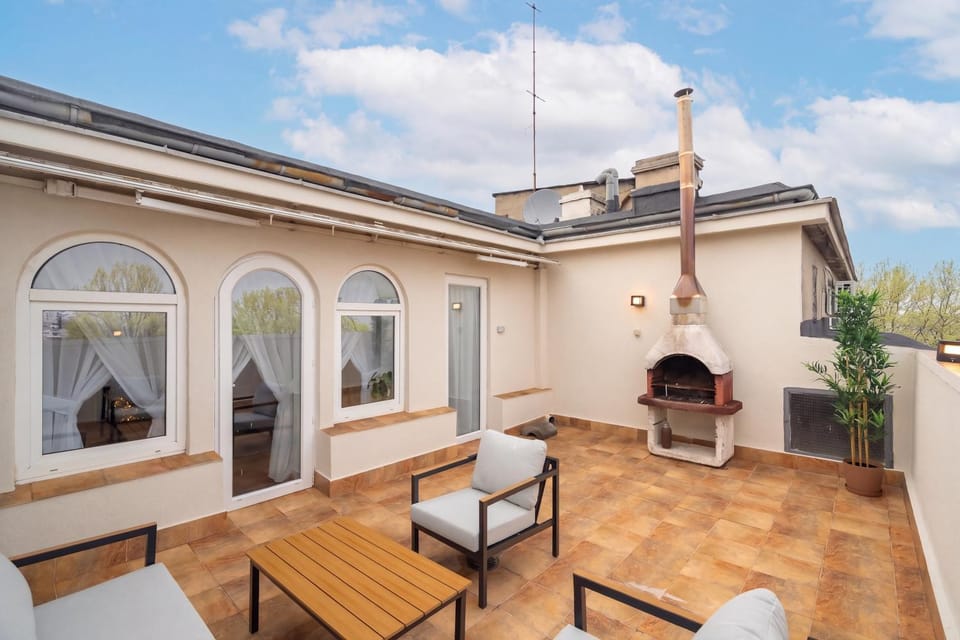 Property building, Day, View (from property/room), Balcony/Terrace, Seating area, Dining area
