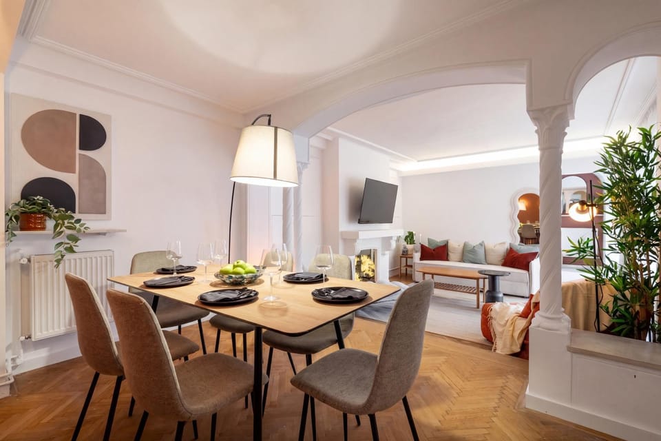 TV and multimedia, Living room, Seating area, Dining area