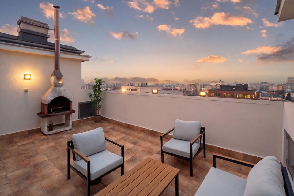 Property building, Day, View (from property/room), Balcony/Terrace, Seating area, City view