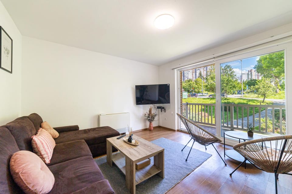 Communal lounge/ TV room, TV and multimedia, Balcony/Terrace, Living room, Dining area