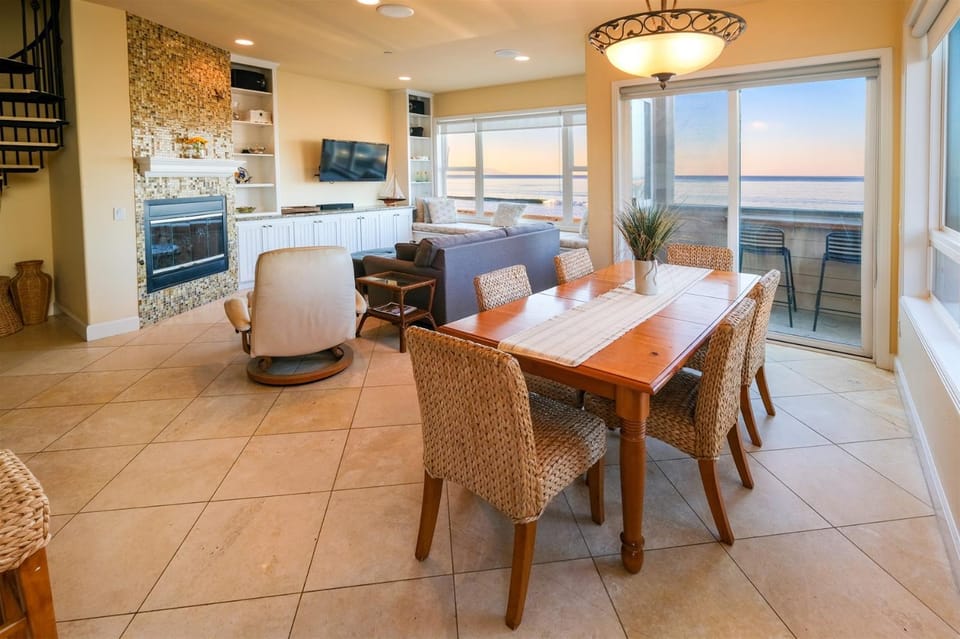 123 Oceanfront House in Cayucos