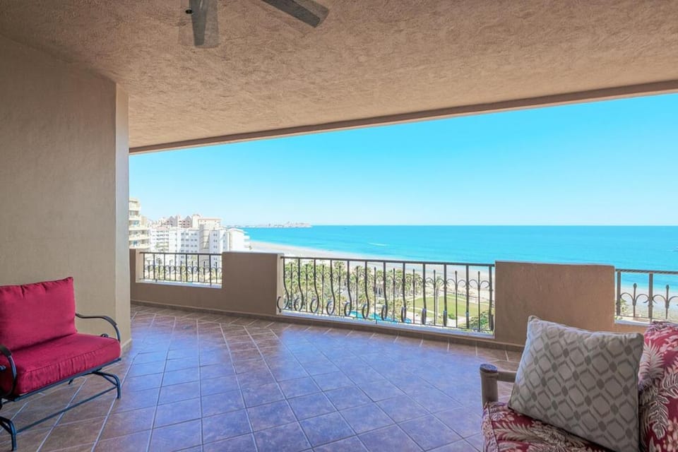Oceanfront Condo - Private beach access Apartment in Rocky Point
