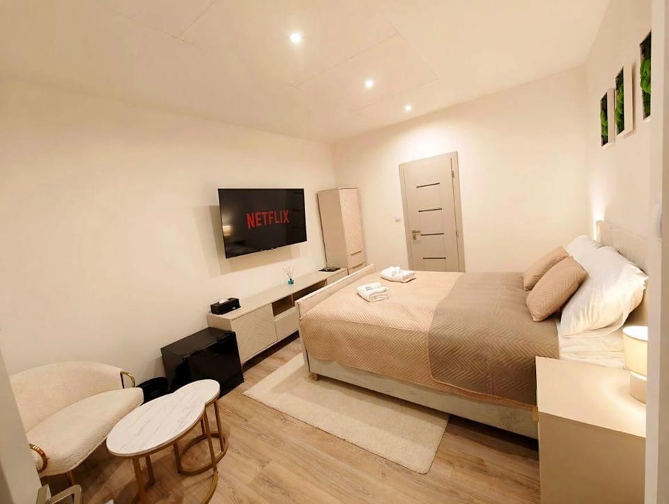 Axiom Suites - Astra 4 Apartment in Slovakia