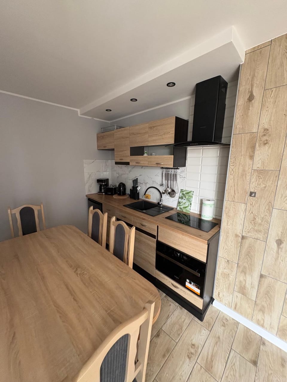 microwave, stove, kitchen