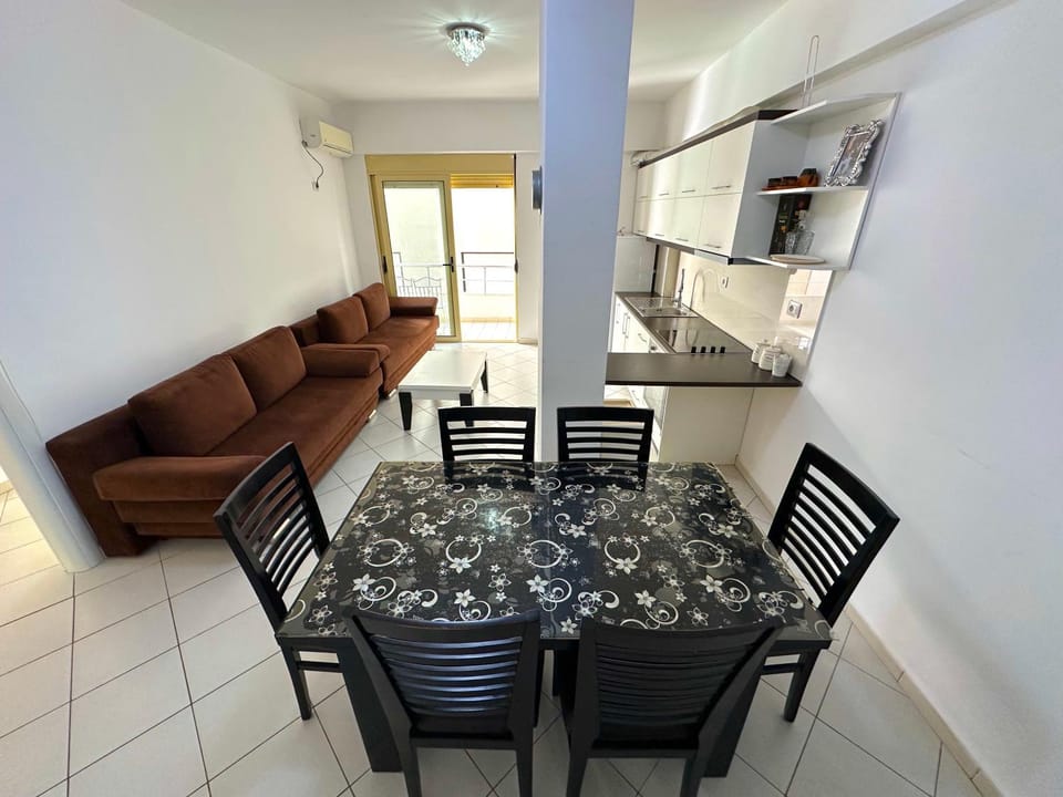 Kitchen or kitchenette, Living room, Seating area, Dining area