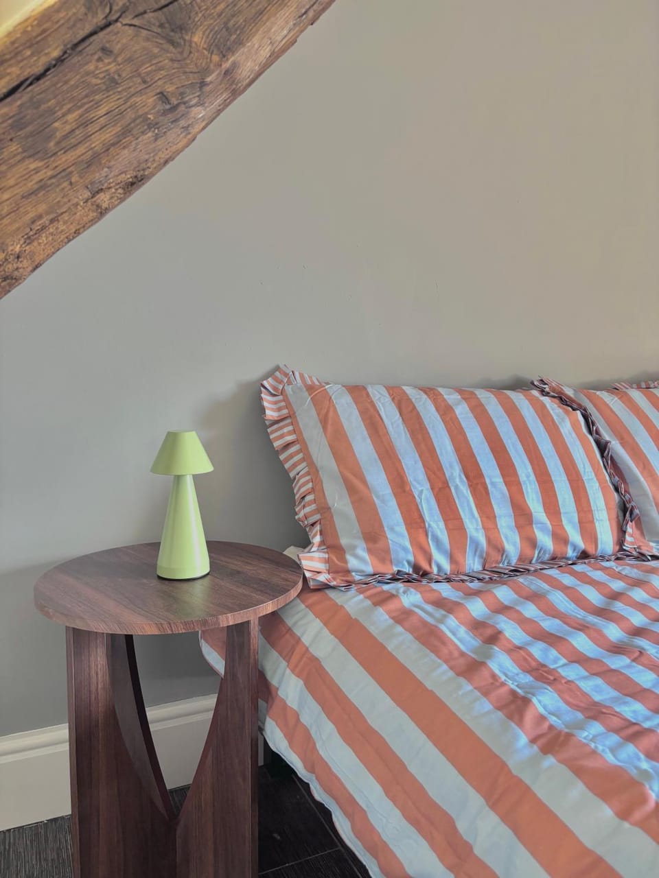 The Eaves - Pen Y Fan Views Apartment in Brecon