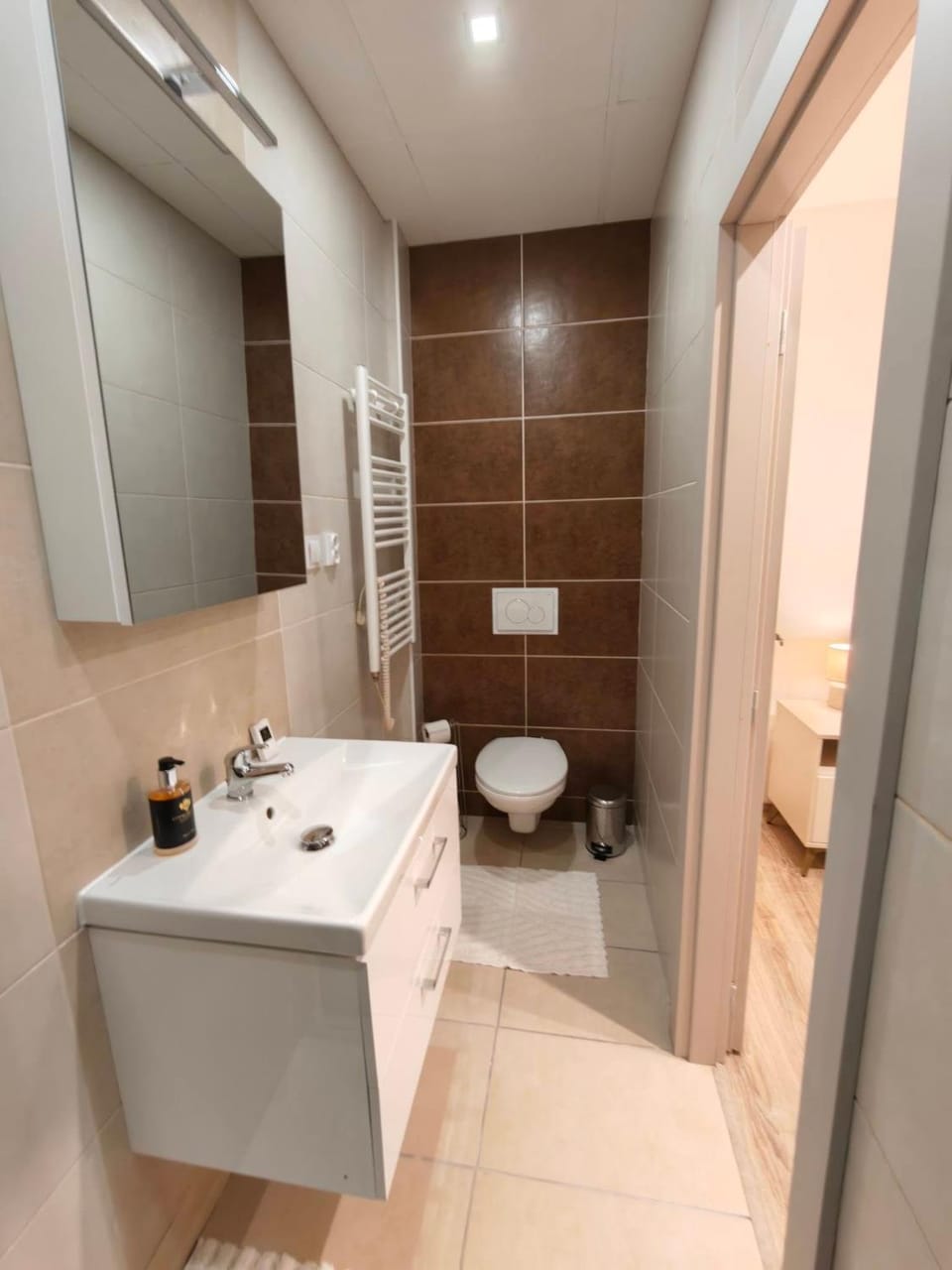 Axiom Suites - Astra 6 Apartment in Slovakia