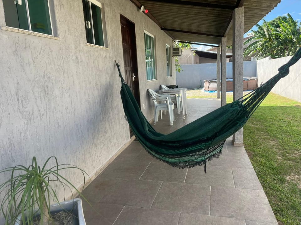 Casa perto da lagoa com ar condicionado e piscina House in Araruama
