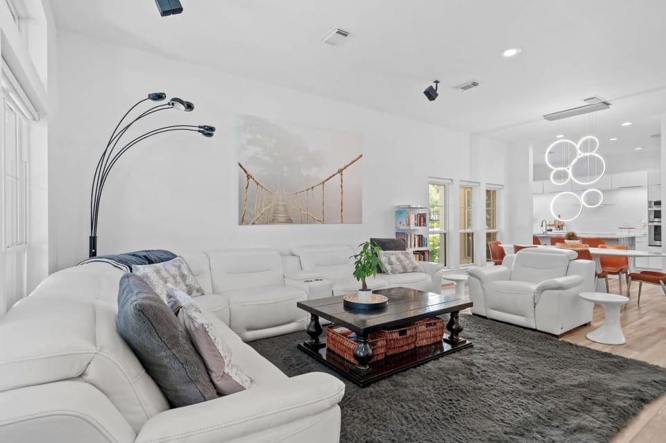 4BR oasis bikes pool 5 min to beach House in Miramar Beach