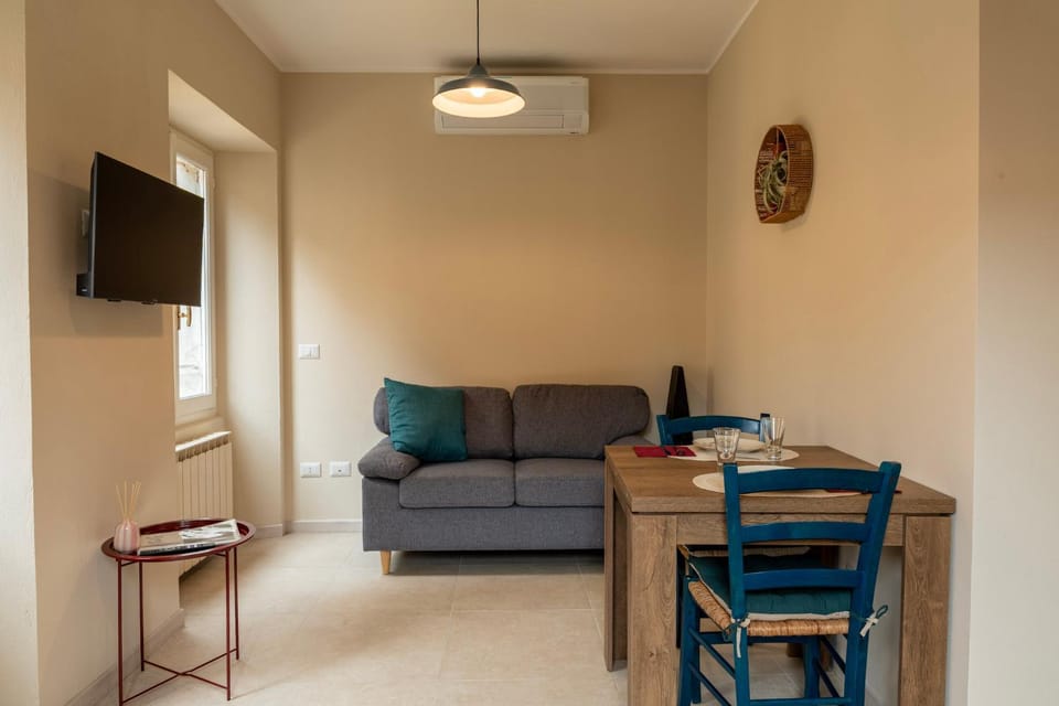 TV and multimedia, Living room, Dining area