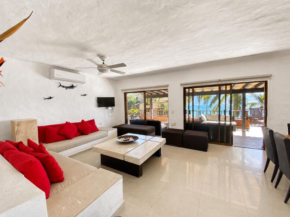 TV and multimedia, Living room, Seating area, air conditioner