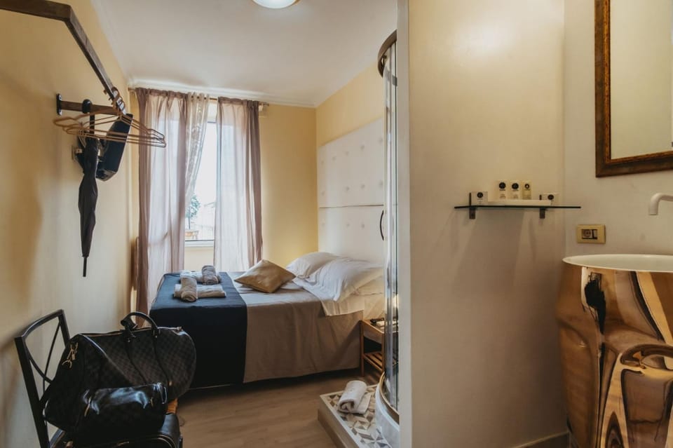 P- suite Fontana Apartment in Rome