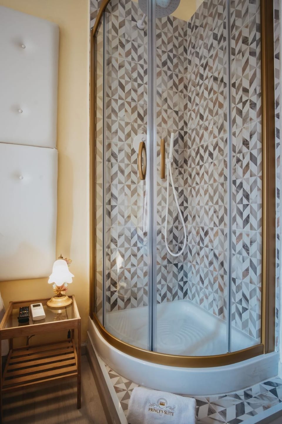 P- suite Fontana Apartment in Rome