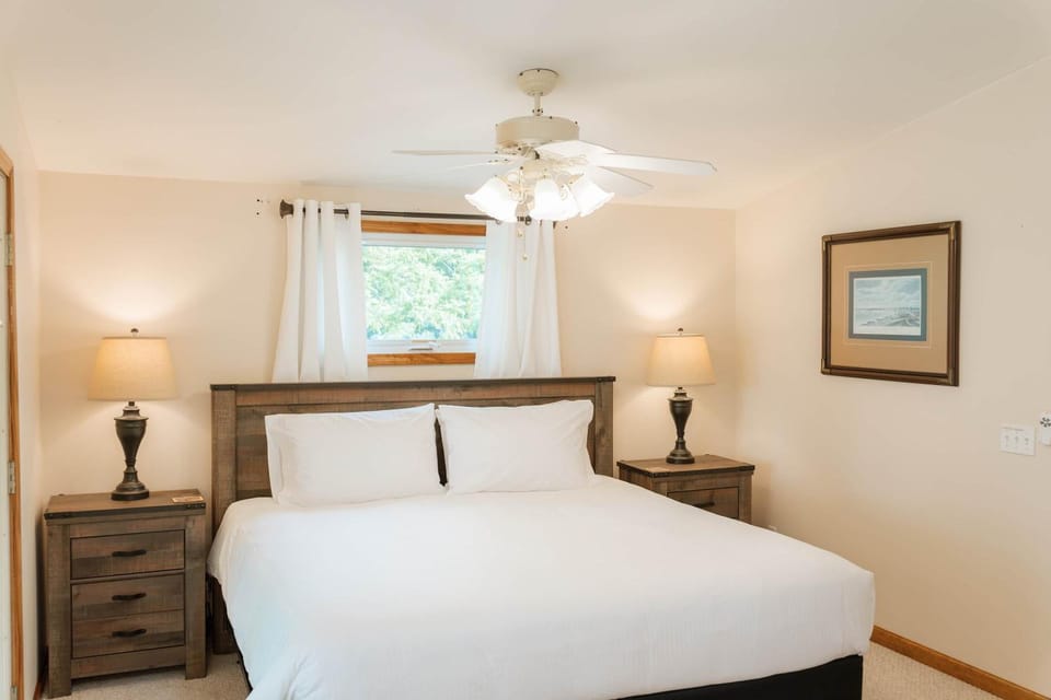 Wine Country Lodge a Family-Friendly Getaway House in Varick