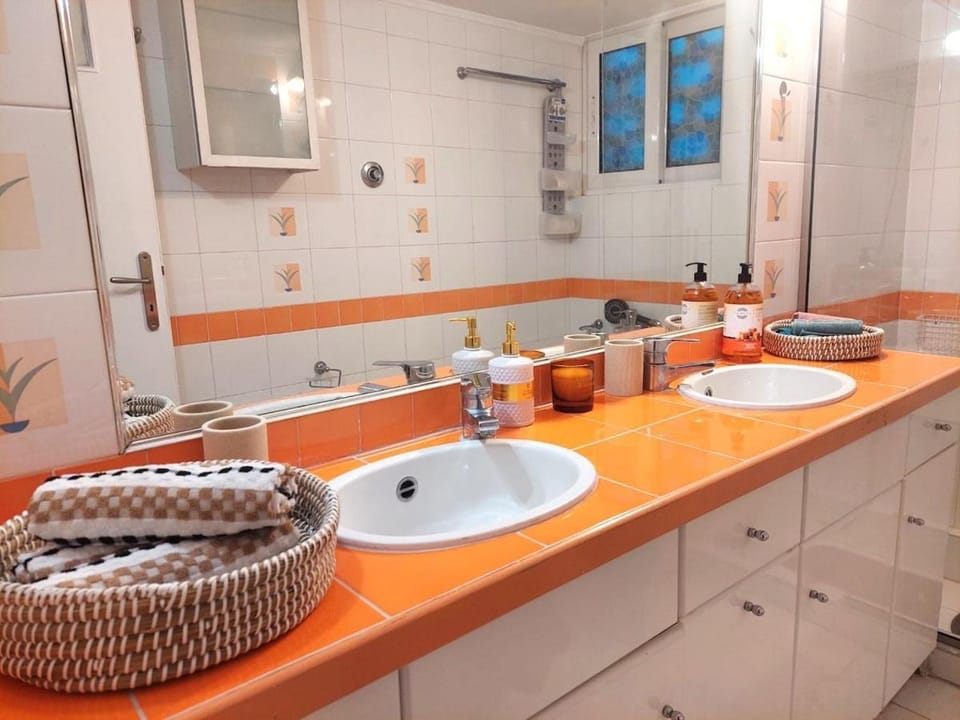 Two-Bedroom cosy apartment Alimos Riviera Apartment in Alimos
