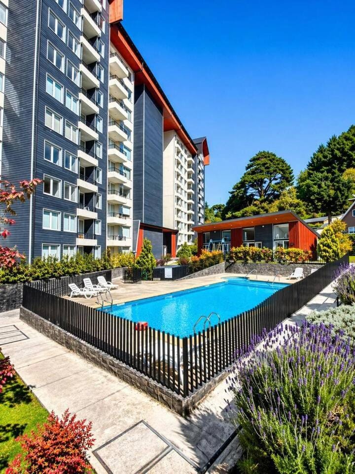 Property building, Garden, Swimming pool, Swimming pool