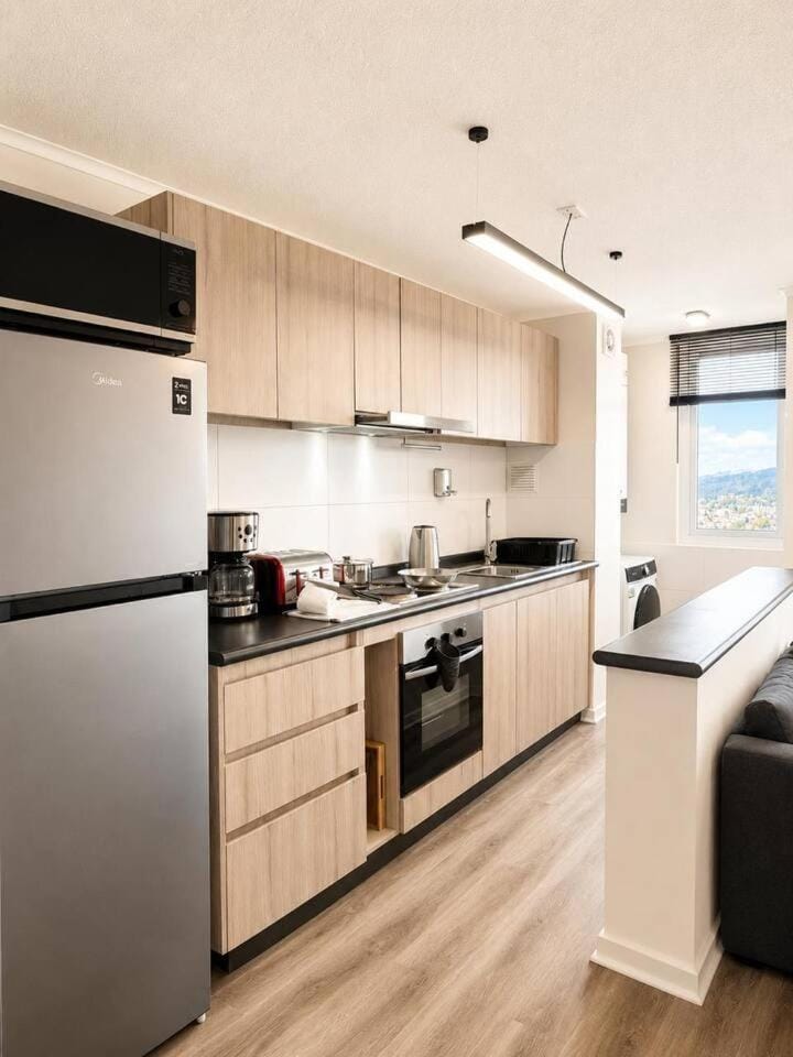 Coffee/tea facilities, Kitchen or kitchenette, oven, stove, toaster
