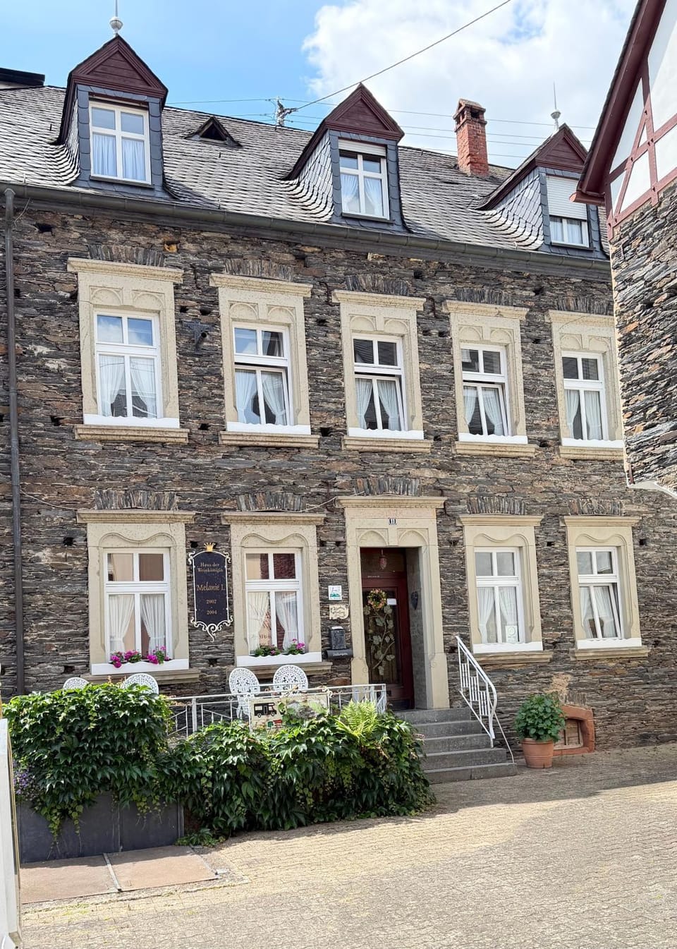 Facade/entrance