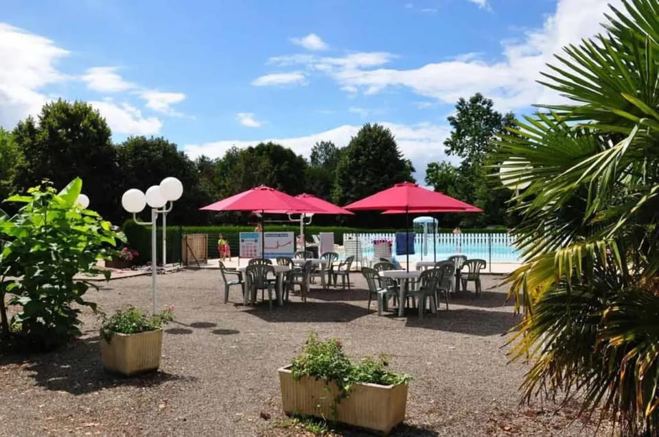Camping 3 étoiles - Piscine - ccbgb0g Campground/ 
RV Resort in Occitanie
