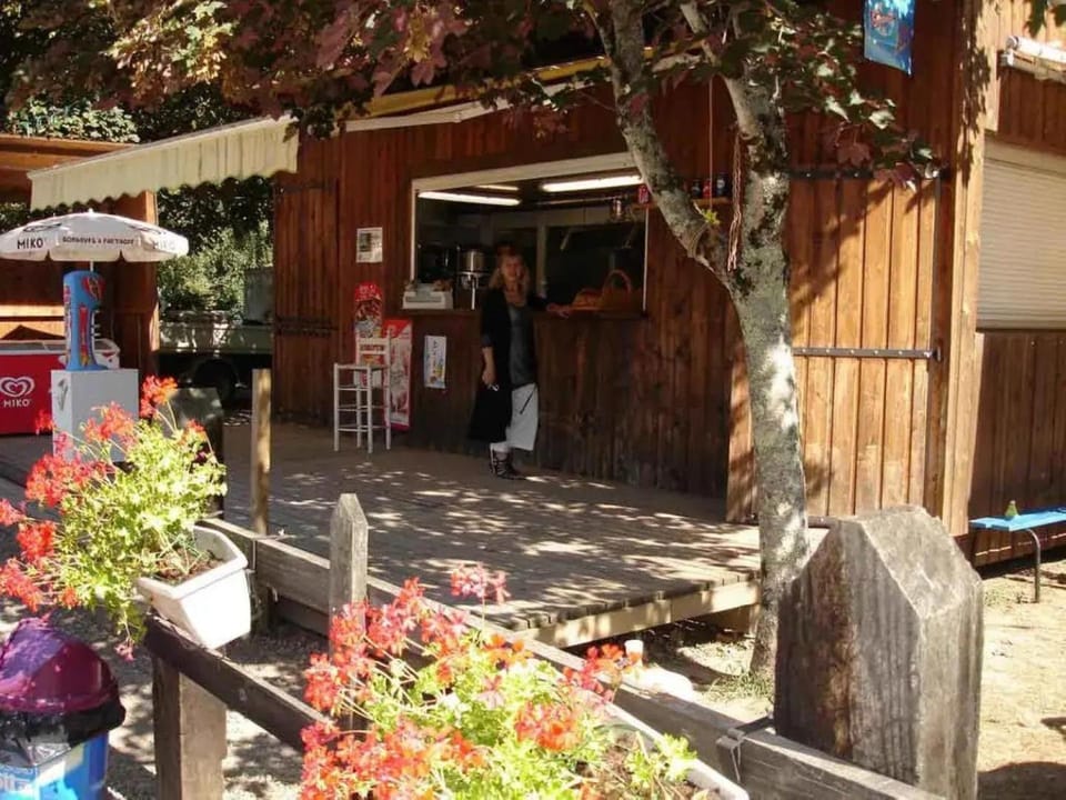 Camping 3 étoiles - Piscine - ccbgb0g Campground/ 
RV Resort in Occitanie