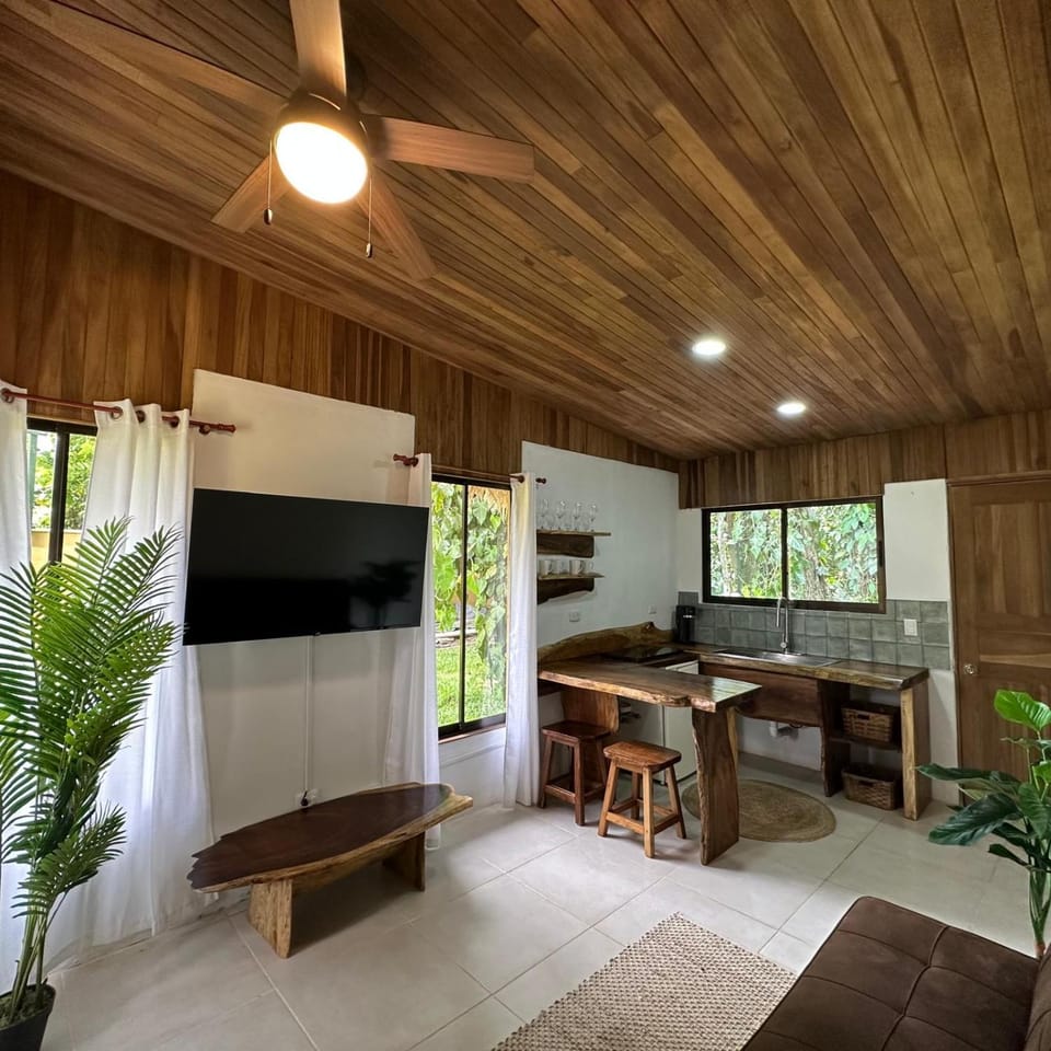 Ola Cabinas 3 Min Walk to Beach Cabin in Puerto Viejo Talamanca