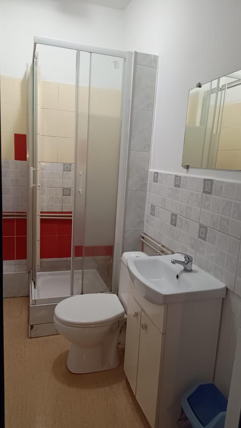 Diskrepant Budget Room Bed and Breakfast in Warsaw