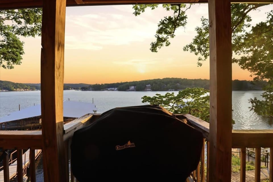Emerald waters House in Lake of the Ozarks