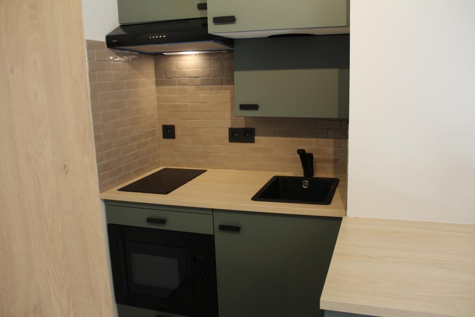 Kitchen or kitchenette, stove
