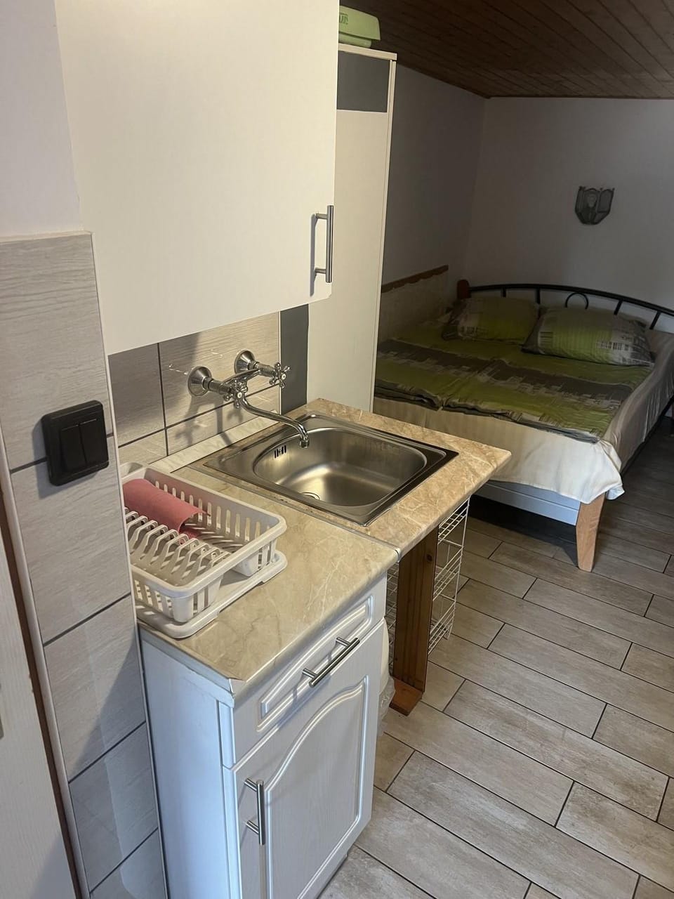 Bed, Kitchen or kitchenette, Bedroom
