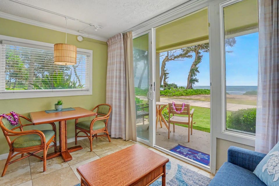 Islander on the Beach 123- Oceanfront Ground Floor Studio "Coco Moon" Apartment in Waipouli Beach